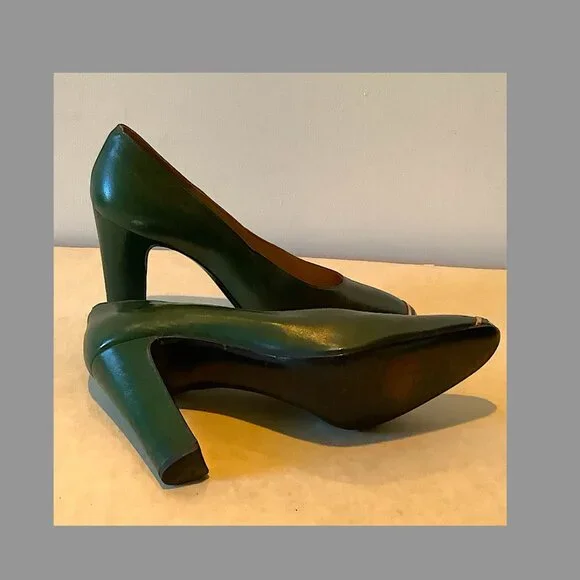 Kurt Geiger VINTAGE 1970S   ITALY SHOES: Forest LEATHER Pumps , 2 1/2" heel - Picture 8 of 12